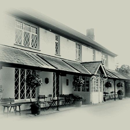 The Clytha Arms Hotel Abergavenny Bagian luar foto