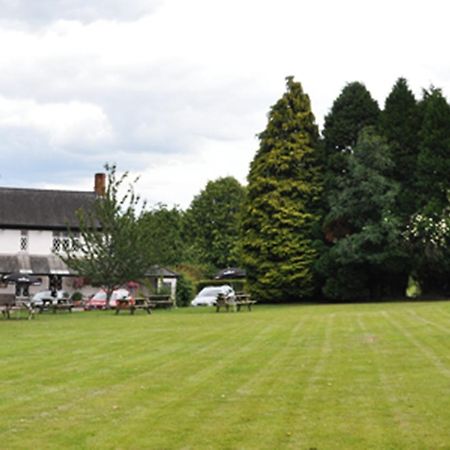 The Clytha Arms Hotel Abergavenny Bagian luar foto