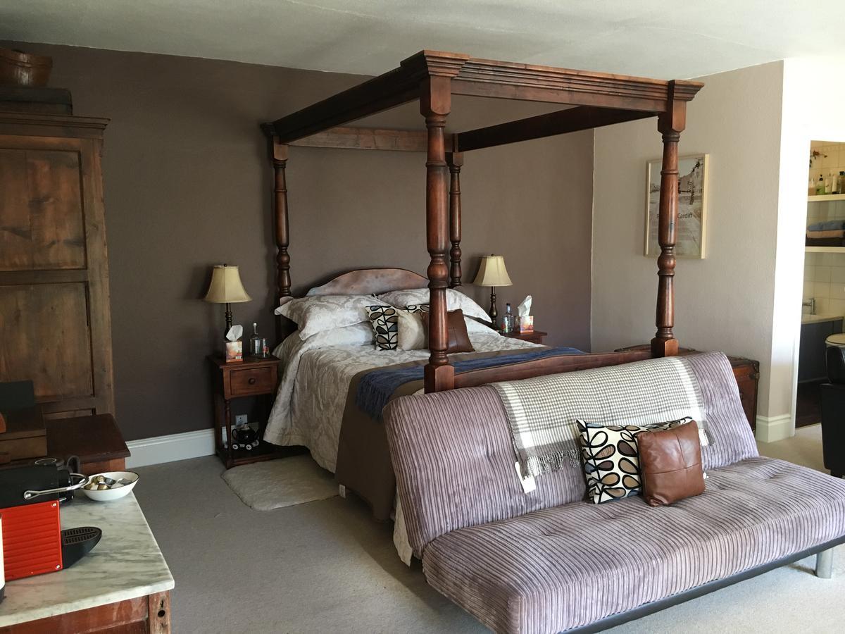 The Clytha Arms Hotel Abergavenny Bagian luar foto