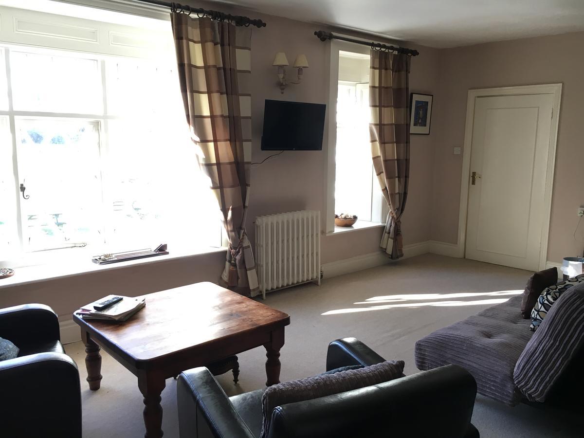 The Clytha Arms Hotel Abergavenny Bagian luar foto